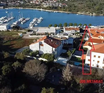 ZEMLJIŠTE S OBJEKTOM 200M OD MORA- Banjole - Banjole, Medulin