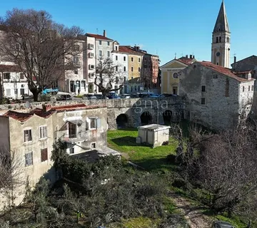 Kuća I Građevinsko Zemljište Sa Jedinstvenim Pogledom - Buje