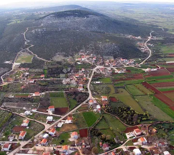 Građevinsko zemljište uz pristupnu cestu, 3.5 km od mora - cover
