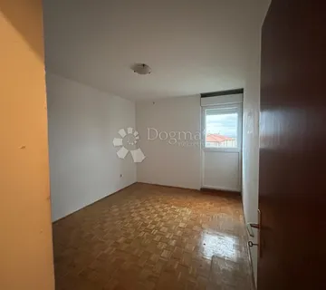 SNIŽENO!! Stan za adaptaciju na traženoj lokaciji u Puli - cover