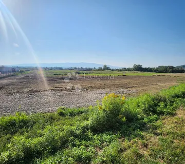 Zemljište 4.176m² uz staru Zagorsku magistralu - Veliko Trgovišće