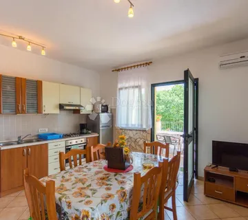Stan za najam, 67 m², Labin