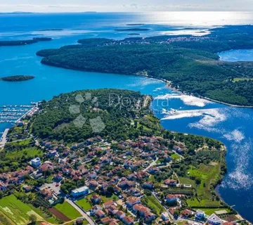 Građevinsko zemljište 954 m2 sa strujom i vodom POGLED MORE - cover