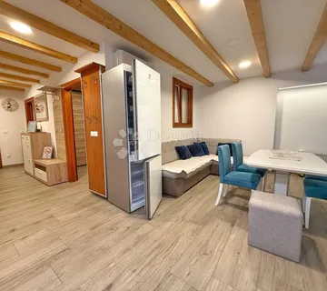 Rovinj, Centar - Moderan Dvosobni Stan Na 1. Katu