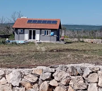 Poljoprivredno zemljište s bazenom i objetkom - Raslina, Šibenik