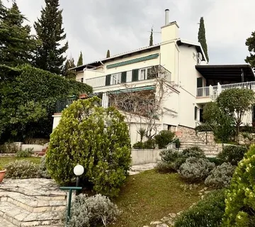 Atraktivna mediteranska kuća s bazenom, blizu plaže - Dramalj, Crikvenica