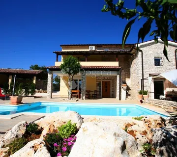Prekrasna istarska villa s bazenom, 220 m² i 5 en-suite spavaćih soba - Barban