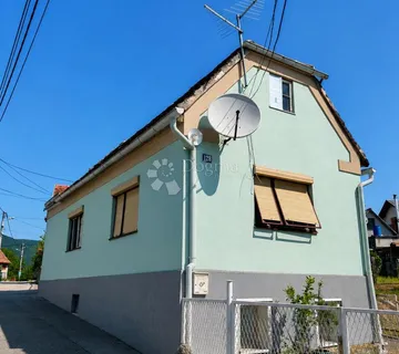 Čučerje- obiteljska kuća s prostranom parcelom i privatnošću - cover