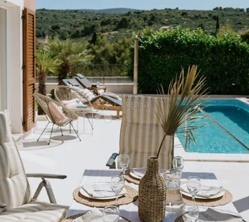 Moderna vila s bazenom - Splitska, Supetar