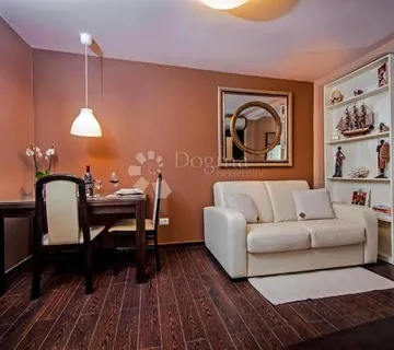 ROVINJ – JEDNOSOBNI STAN NA PRVOM KATU, ODLIČNA LOKACIJA - cover