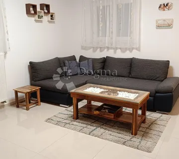 Čavle, prostran stan 73 m² sa 2 balkona , tavanom i 2 parkirna mjesta - cover