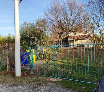 ZEMLJIŠTE S OBJEKTOM NA ODLIČNOJ LOKACIJI, BLIZINA URBANIZACIJE!  - cover