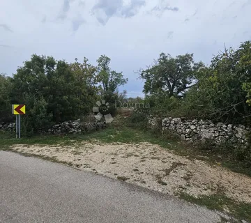 Poljoprivredno zemljište s montažnim objektom 200m2!  Bristivica  - cover