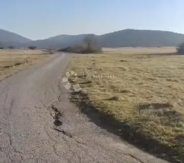 ZEMLJIŠTE S UCRTANIM OBJEKTIMA UZ RIJEKU I BRDO - cover