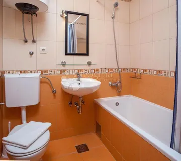 Apartmanska kuća Podgora - cover