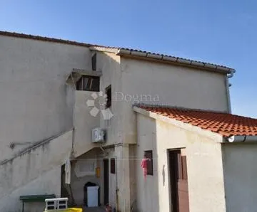 Kuća u samom centru u Vrsima - cover