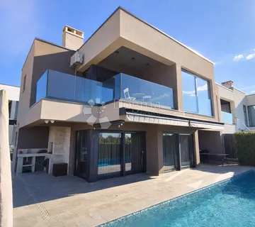 Luksuzna vila u Poreču 250 m od mora - cover