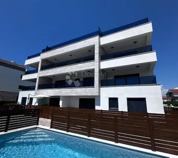 PRIVLAKA NOVOGRADNJA PRIZEMLJE 90m2