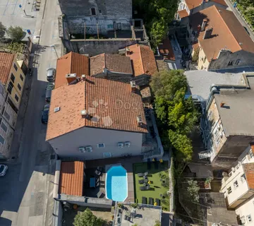 6 Apartmana S Bazenom U Centru Pule - Pula