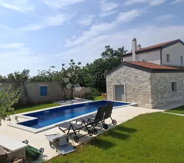 POREČ - Samostojeća vila na mirnoj lokaciji