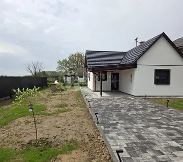Valpovo – kuća 80 m², potpuno renovirana - cover