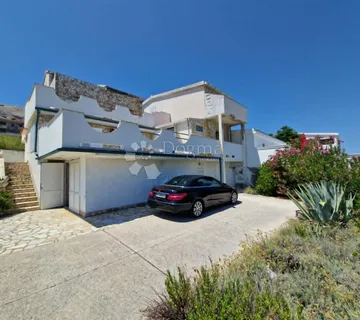 PAG - KUĆA S 2 APARTMANA 282,80 m2 - 250 M OD MORA