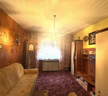 Prostrana kuća s velikom okućnicom u Maglenči - Maglenča, Veliko Trojstvo