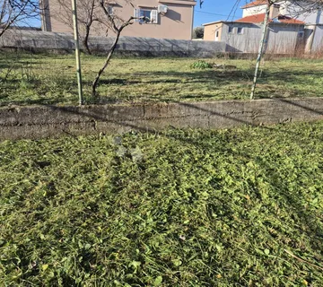 Kuća za adaptaciju u Sikovu – velika okućnica i odličan investicijski potencijal - Sikovo, Sveti Filip i Jakov
