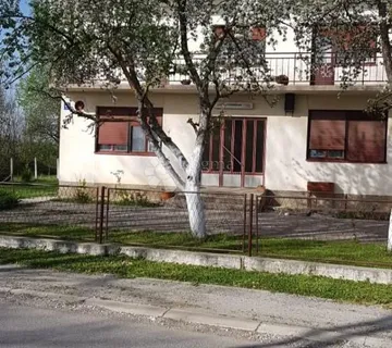 KUĆA S LOKALOM I POMOĆNI OBJEKT MIRNA LOKACIJA - cover