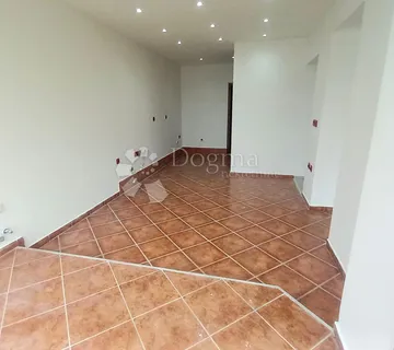 Ulični poslovni prostor u 55m2 u centru Križa - cover