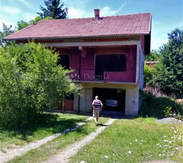TOP PRILIKA – Kuća na odličnoj lokaciji u Donjem Lapcu, mir i dostupnost u jednom! - cover