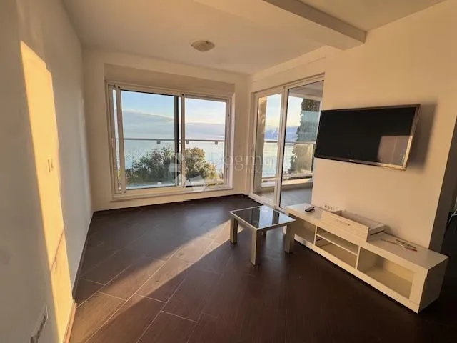 Apartman na prestižnoj lokaciji, s panoramskim pogledom - cover