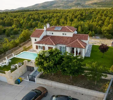 DUBRAVA KOD ŠIBENIKA - PREKRASNA VILLA SA BAZENOM, 282 m2 - Dubrava kod Šibenika, Šibenik