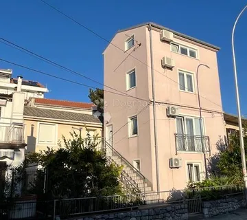 Selce,dvije kuće nadomak centra - Selce, Crikvenica