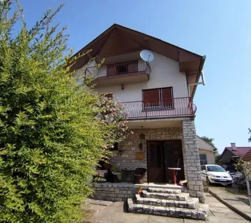 Prostrana katnica s velikom parcelom blizu centra Virovitice - cover