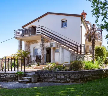 Kuća sa 4 apartmana blizu mora - Umag