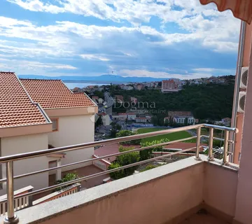 Veliki trosobni stan sa pogledom na more - Crikvenica