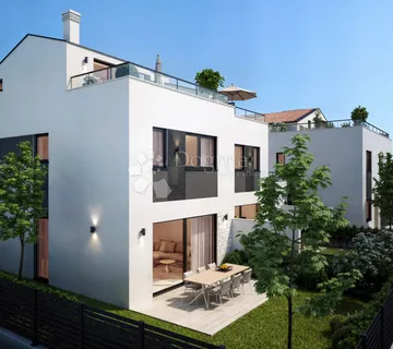 Duplex obiteljska kuća s okućnicom - Poreč
