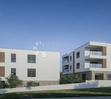 Ekskluzivna Lokacija – Stan 20 M Od Plaže - Brodarica, Šibenik