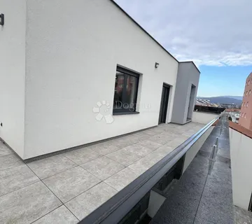 LUKSUZAN PENTHOUSE U BLIZINI SKY OFFICA - cover