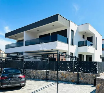 Ekskluzivna vila: suvremeni luksuz nadomak mora  - cover