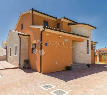 ISTRA PULA Luksuzna vila s bazenom - cover