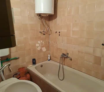 Povoljna viksa na vrhu brda - cover