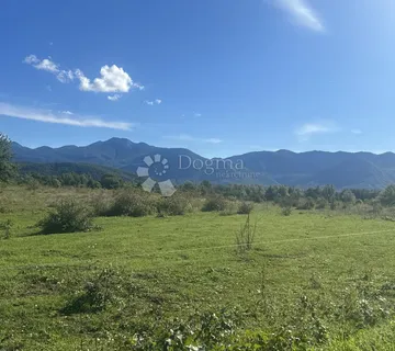 GRAĐEVINSKO ZEMLJIŠTE S TEMELJEM KUĆE i PRIPADAJUĆE OSTALO ZEMLJIŠTE 10500m2   PRILIKA - cover