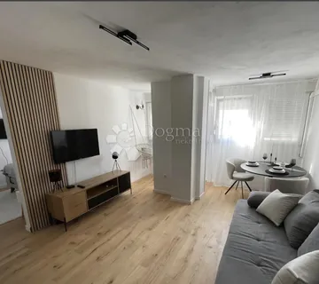 Stan s pogledom na more, Baldekin - cover