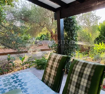 Lukoran dvosoban stan s vrtom i garažom, 200 m do mora - cover