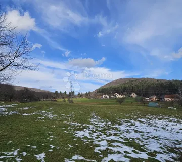 OTOČAC-Kuća za renovaciju sa zemljištem (12380 m2)