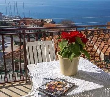 Prodaja dva zasebna apartmana s pogledom na more - cover