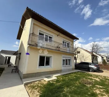 Kuća S 2 Stana 2 Pomoćna Objekta I 3000 M2 Vrta - Gospić