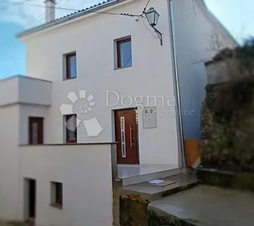 Dvoetažni apartman sa ogromnom terasom - Dobrinj